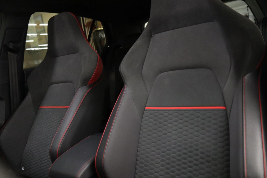 Volkswagen Golf 2.0 TSI GTI CLUBSPORT PANO/HUD/H&K/IQ/NAVI/CAM