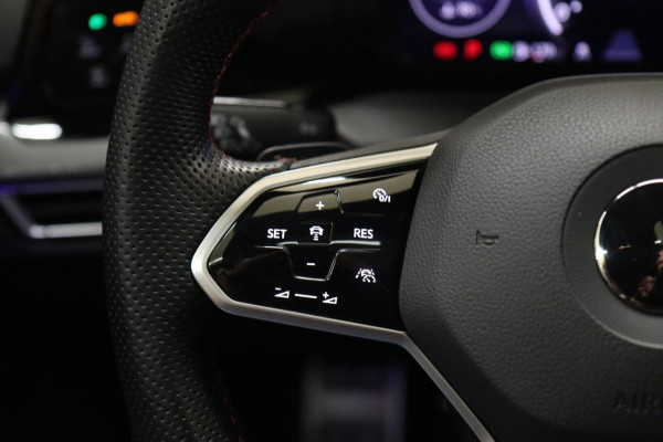 Volkswagen Golf 2.0 TSI GTI CLUBSPORT PANO/HUD/H&K/IQ/NAVI/CAM