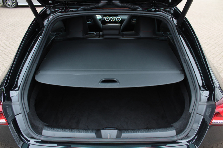 Mercedes-Benz CLA-Klasse Shooting Brake 200 Business Solution AMG / Panoramadak / Camera / Memory seats / Keyless / 18'' / Matrix LED / Navigatie / Stoelverwarming / Cruise Control
