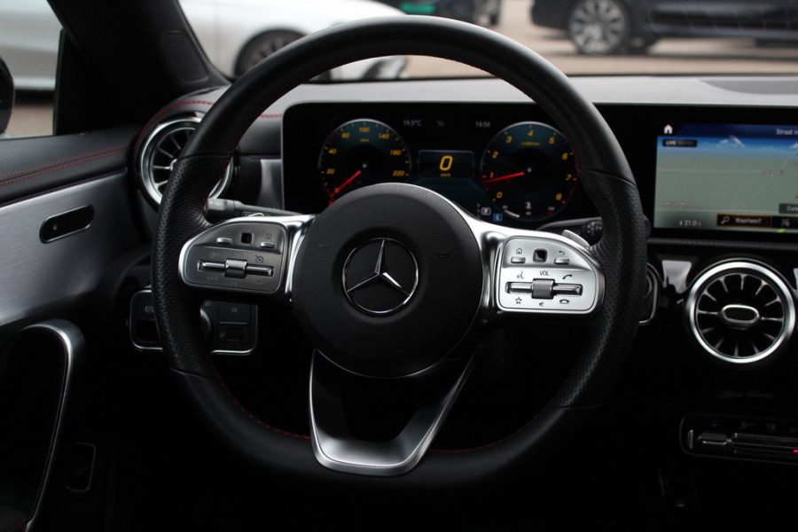 Mercedes-Benz CLA-Klasse Shooting Brake 200 Business Solution AMG / Panoramadak / Camera / Memory seats / Keyless / 18'' / Matrix LED / Navigatie / Stoelverwarming / Cruise Control