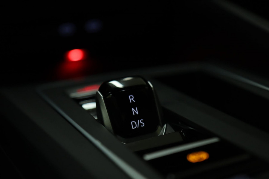 Volkswagen Golf 2.0 TSI GTI PANO/CARPLAY/IQ/KEYLESS/H&K/SFEERV/VOL!