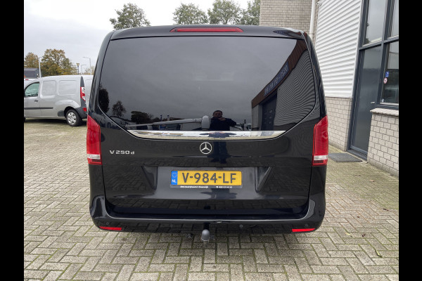 Mercedes-Benz V-Klasse 250d 190pk automaat Lang L2H1 DC 5 persoons Avantgarde / vaste prijs rijklaar € 39.950 marge / lease vanaf € 652 / zwart leer / electrische schuifdeuren / zwart metallic / burmester