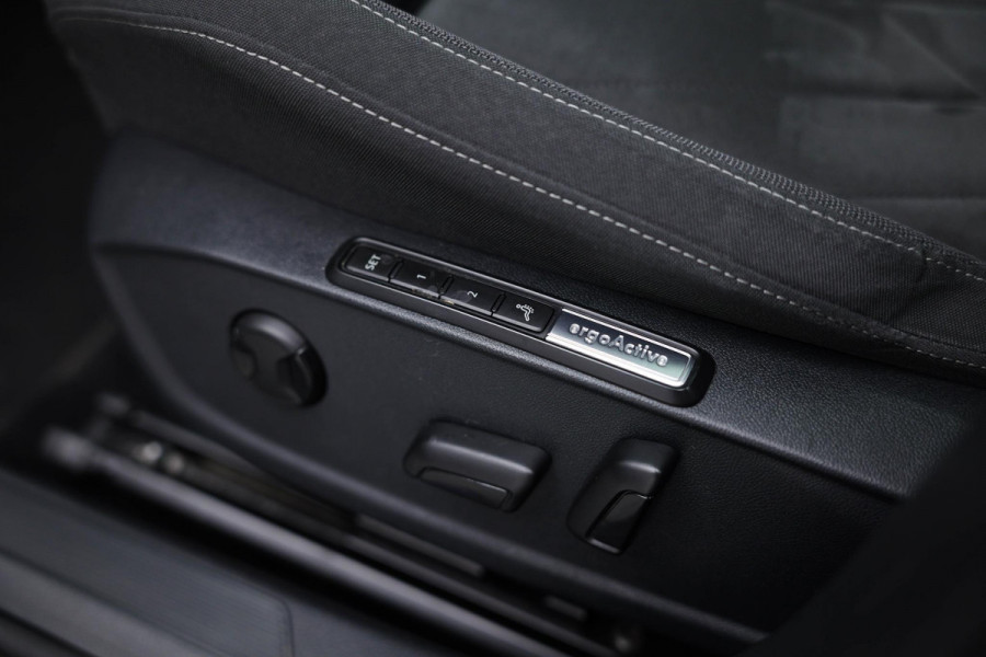 Volkswagen Golf 1.5 TSI Highline Business R |Pano|Memory|Camera|Massage|