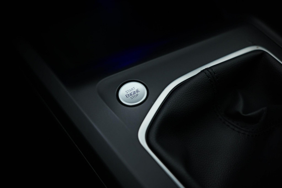 Volkswagen Golf 1.5 TSI Highline Business R |Pano|Memory|Camera|Massage|