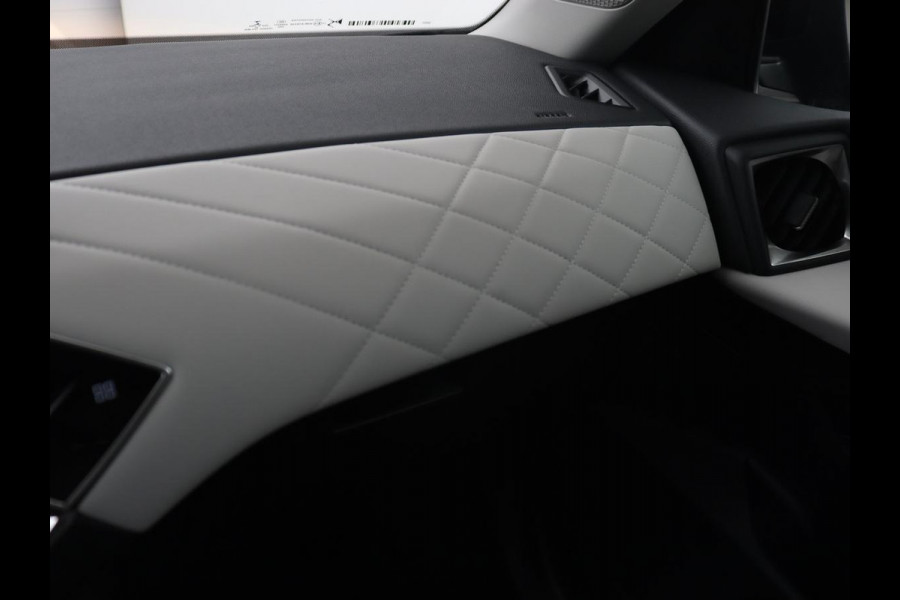 DS DS 3 Crossback E-Tense Performance Line+ 50 kWh | 1e eigenaar | Adaptive cruise | Matrix LED | Alcantara | Carplay | Navigatie | DAB | Parkeerhulp | Climate control | Dodehoek detectie