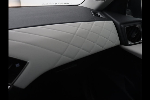 DS DS 3 Crossback E-Tense Performance Line+ 50 kWh | 1e eigenaar | Adaptive cruise | Matrix LED | Alcantara | Carplay | Navigatie | DAB | Parkeerhulp | Climate control | Dodehoek detectie