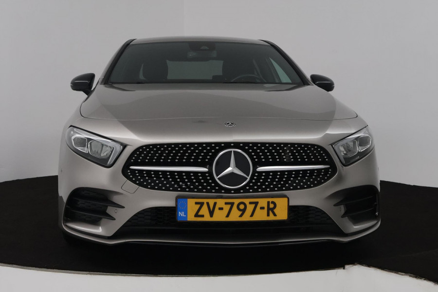 Mercedes-Benz A-Klasse 200 Business Solution AMG (STOELVERWARMING, ACHTERUITRIJCAMERA, PARKEERSENSOREN)