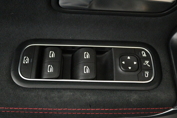 Mercedes-Benz A-Klasse 200 Business Solution AMG (STOELVERWARMING, ACHTERUITRIJCAMERA, PARKEERSENSOREN)
