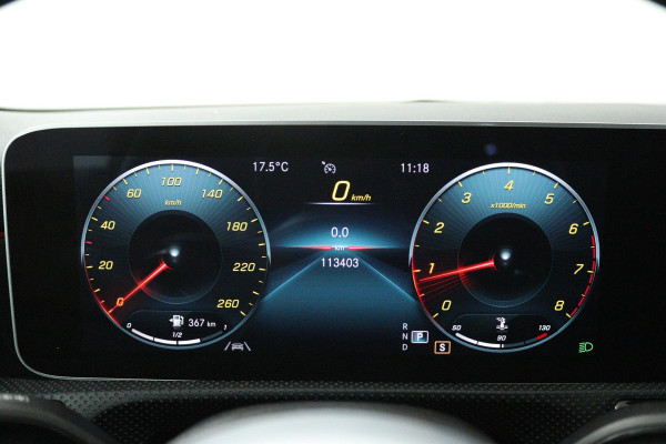 Mercedes-Benz A-Klasse 200 Business Solution AMG (STOELVERWARMING, ACHTERUITRIJCAMERA, PARKEERSENSOREN)