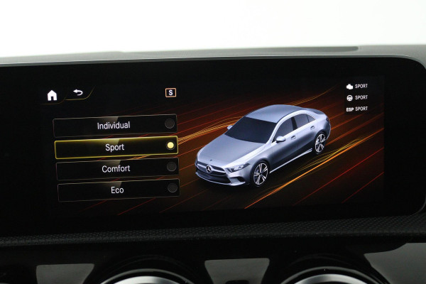 Mercedes-Benz A-Klasse 200 Business Solution AMG (STOELVERWARMING, ACHTERUITRIJCAMERA, PARKEERSENSOREN)
