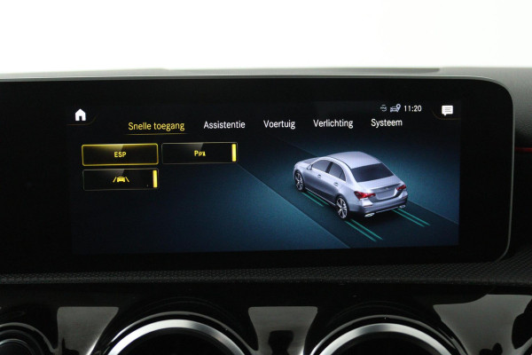 Mercedes-Benz A-Klasse 200 Business Solution AMG (STOELVERWARMING, ACHTERUITRIJCAMERA, PARKEERSENSOREN)