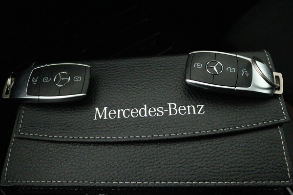 Mercedes-Benz A-Klasse 200 Business Solution AMG (STOELVERWARMING, ACHTERUITRIJCAMERA, PARKEERSENSOREN)