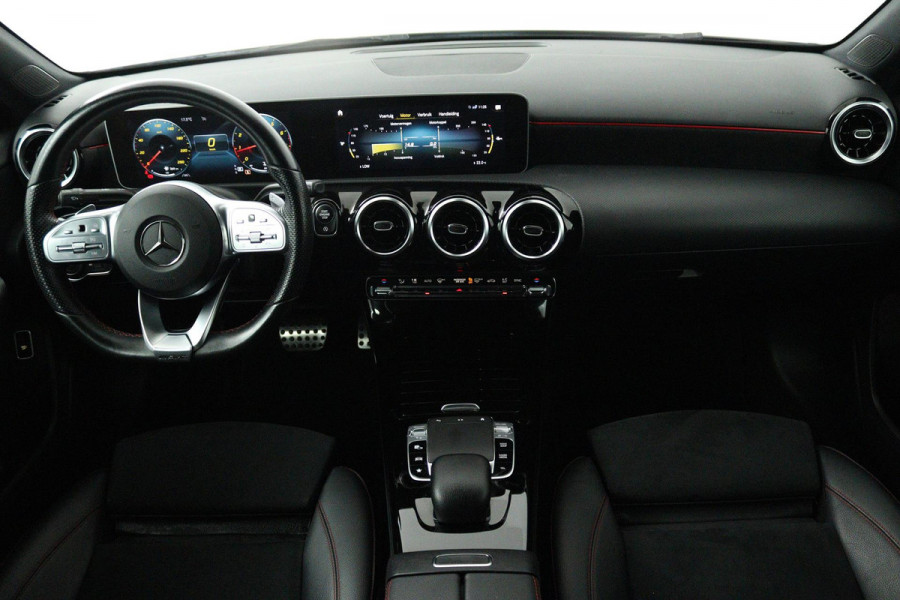 Mercedes-Benz A-Klasse 200 Business Solution AMG (STOELVERWARMING, ACHTERUITRIJCAMERA, PARKEERSENSOREN)