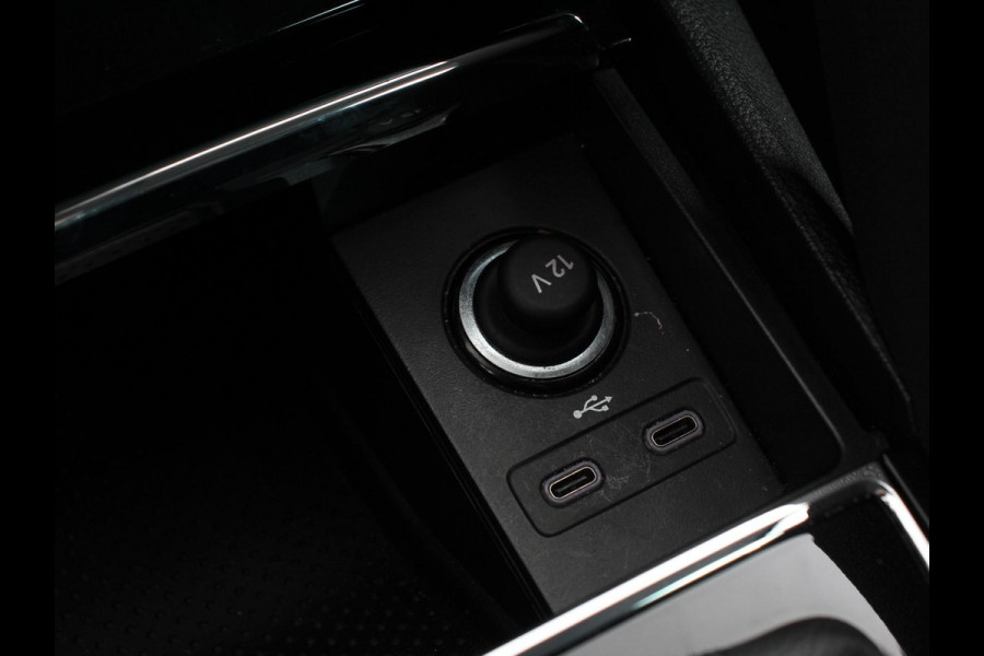 Škoda Karoq 1.5 TSI 150pk Automaat ACT Ambition | Navigatie | Android Auto / Apple Carplay | Climate Control | Camera | Parkeer sensoren | Lichtmetalen Velgen | Dab | Digitale Cockpit | Keyless Start | Led | Cruise Control Adaptive