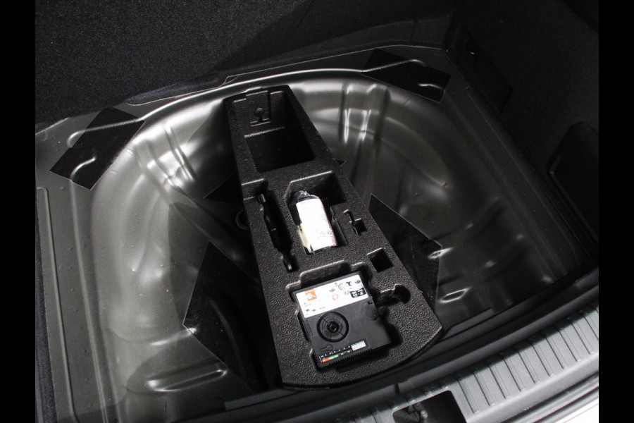 Škoda Karoq 1.5 TSI 150pk Automaat ACT Ambition | Navigatie | Android Auto / Apple Carplay | Climate Control | Camera | Parkeer sensoren | Lichtmetalen Velgen | Dab | Digitale Cockpit | Keyless Start | Led | Cruise Control Adaptive