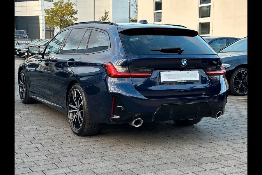 BMW 3 Serie Touring 320d xDrive M-SPORT ** LED, NAVI+, HALF-LEDER, VERW. STUUR, HuD, TREKH, 19-inch LMV, TANSANIT BLAU ** 1e EIG - UNFALLFREI ** ** INFORMEER OOK NAAR ONZE AANTREKKELIJKE FINANCIAL-LEASE TARIEVEN **