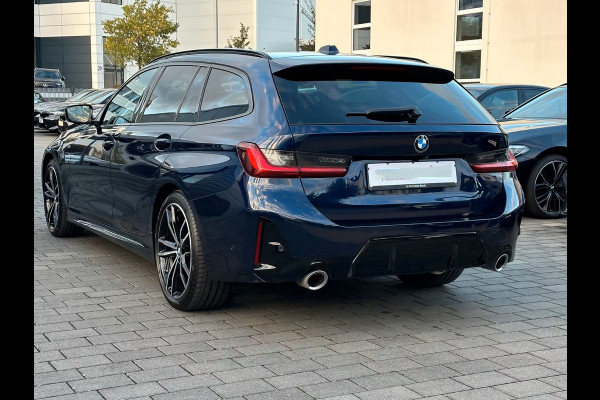 BMW 3 Serie Touring 320d xDrive M-SPORT ** LED, NAVI+, HALF-LEDER, VERW. STUUR, HuD, TREKH, 19-inch LMV, TANSANIT BLAU ** 1e EIG - UNFALLFREI ** ** INFORMEER OOK NAAR ONZE AANTREKKELIJKE FINANCIAL-LEASE TARIEVEN **