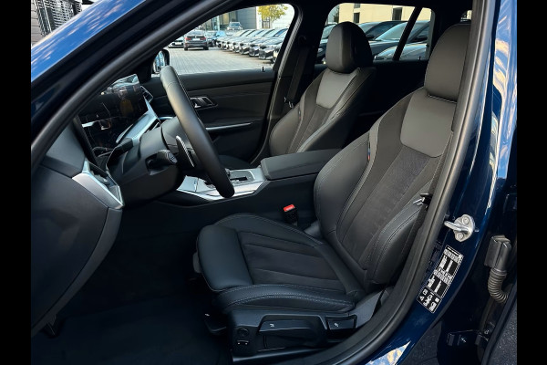 BMW 3 Serie Touring 320d xDrive M-SPORT ** LED, NAVI+, HALF-LEDER, VERW. STUUR, HuD, TREKH, 19-inch LMV, TANSANIT BLAU ** 1e EIG - UNFALLFREI ** ** INFORMEER OOK NAAR ONZE AANTREKKELIJKE FINANCIAL-LEASE TARIEVEN **