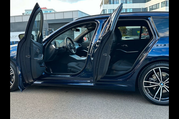 BMW 3 Serie Touring 320d xDrive M-SPORT ** LED, NAVI+, HALF-LEDER, VERW. STUUR, HuD, TREKH, 19-inch LMV, TANSANIT BLAU ** 1e EIG - UNFALLFREI ** ** INFORMEER OOK NAAR ONZE AANTREKKELIJKE FINANCIAL-LEASE TARIEVEN **