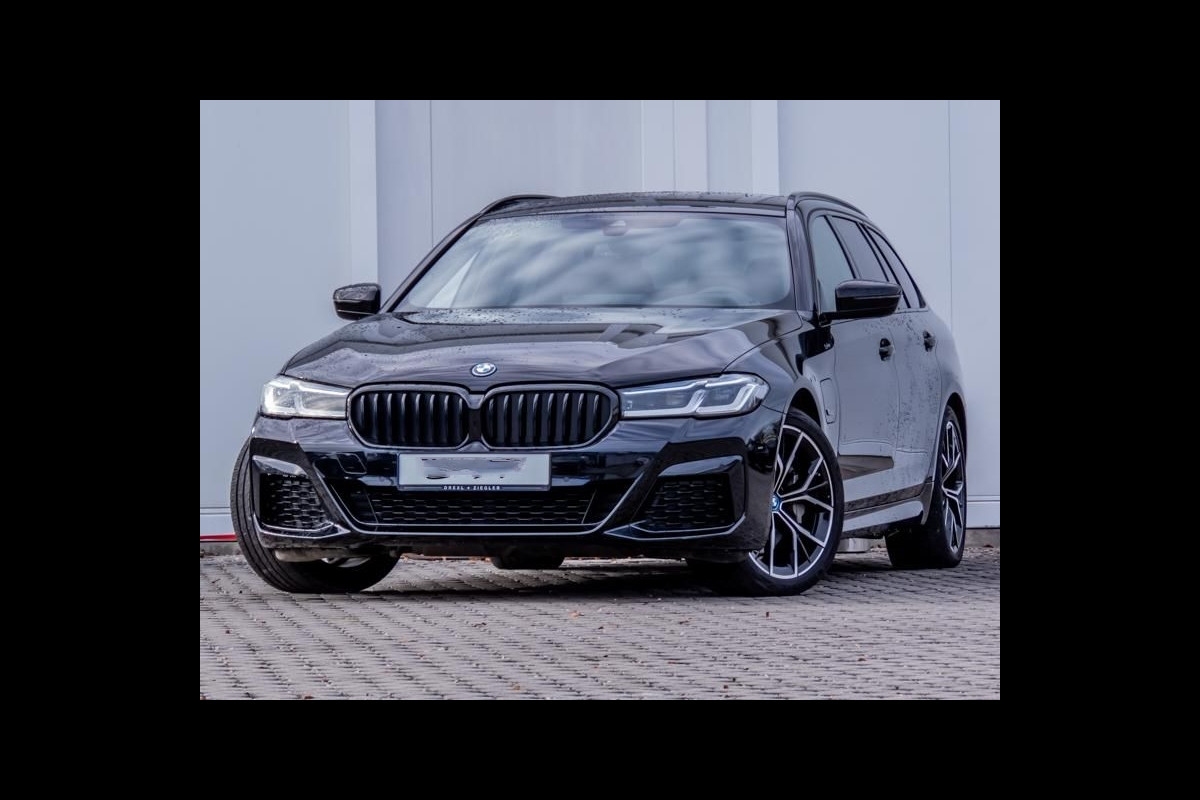 BMW 5 Serie Touring 530e xDrive M-SPORT ** LASER, LEDER, PANORAMA, TREKH, HuD, HiFi, 19-inch LMV ** € 39.750,= onder NP - Ex-BMW AG ** ** INFORMEER OOK NAAR ONZE AANTREKKELIJKE FINANCIAL-LEASE TARIEVEN **