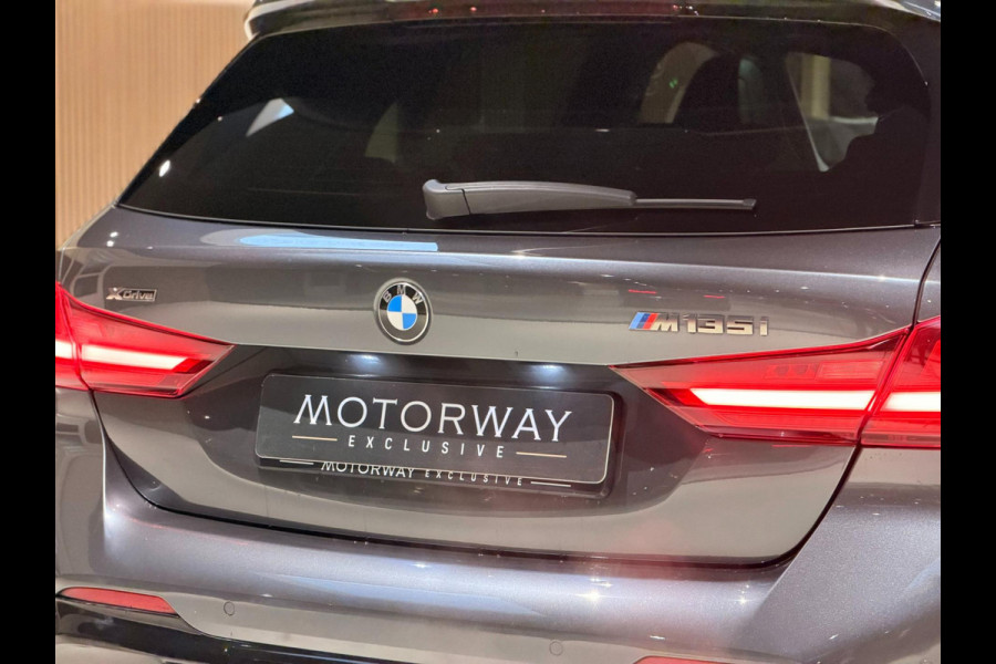 BMW 1-serie M135i xDrive High Executive PANO|M-Sport|HarmanCardon|HUD|Carplay|Stoel&Stuur verwarming|Keyless|Virtual Dash|ACC