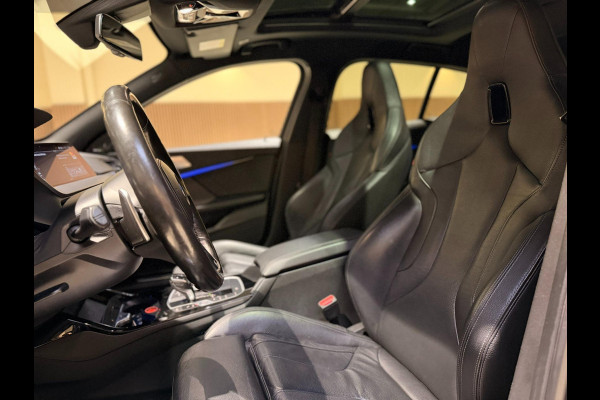 BMW 1-serie M135i xDrive High Executive PANO|M-Sport|HarmanCardon|HUD|Carplay|Stoel&Stuur verwarming|Keyless|Virtual Dash|ACC