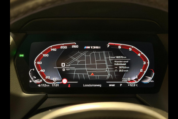 BMW 1-serie M135i xDrive High Executive PANO|M-Sport|HarmanCardon|HUD|Carplay|Stoel&Stuur verwarming|Keyless|Virtual Dash|ACC