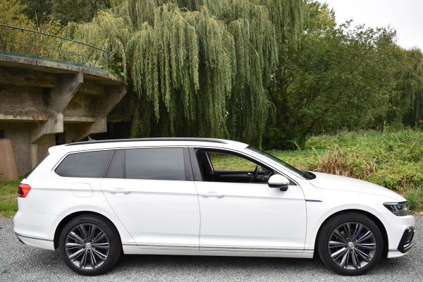 Volkswagen Passat Variant 218PK DSG HYBRID GTE BUSINESS TREKHAAK/NAVI/CAMERA