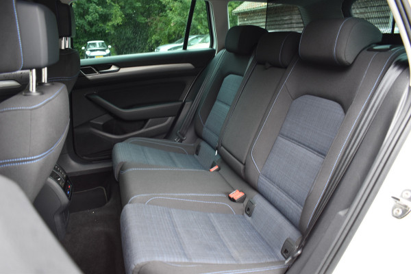 Volkswagen Passat Variant 218PK DSG HYBRID GTE BUSINESS TREKHAAK/NAVI/CAMERA