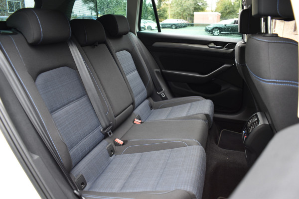 Volkswagen Passat Variant 218PK DSG HYBRID GTE BUSINESS TREKHAAK/NAVI/CAMERA