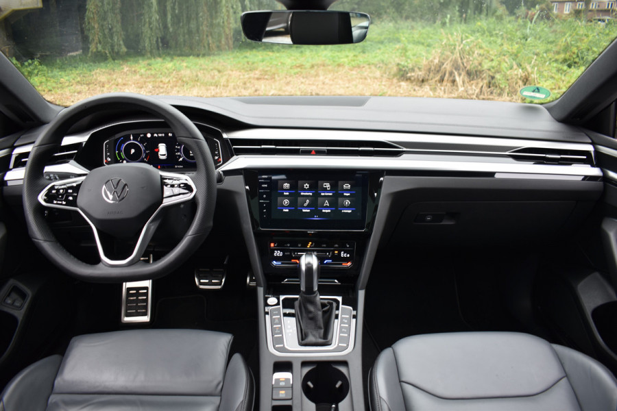 Volkswagen Arteon Shooting Brake eHYBRID 218PK DSG ELEGANCE BUSINESS+ LEDER/VIRTUAL/PANORAMADAK