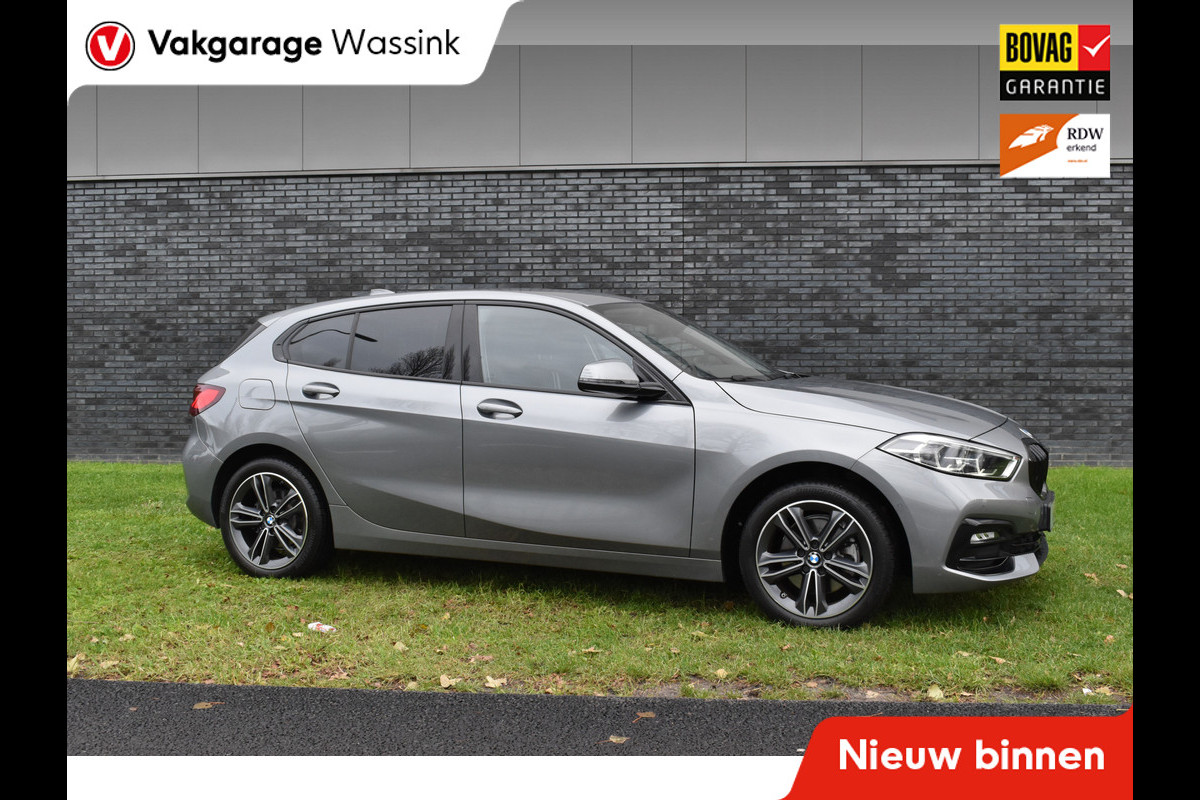 BMW 1-serie 118i Sport Line 1.5 100kW Automaat/Navigatie/carplay/stoelverwarming/btw auto