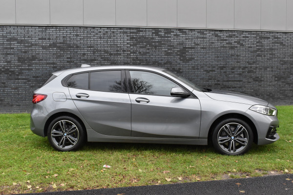 BMW 1-serie 118i Sport Line 1.5 100kW Automaat/Navigatie/carplay/stoelverwarming/btw auto