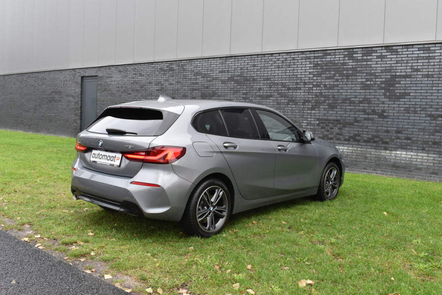 BMW 1-serie 118i Sport Line 1.5 100kW Automaat/Navigatie/carplay/stoelverwarming/btw auto