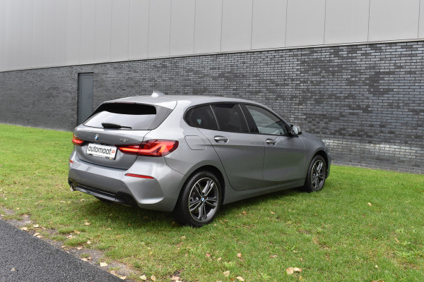BMW 1-serie 118i Sport Line 1.5 100kW Automaat/Navigatie/carplay/stoelverwarming/btw auto