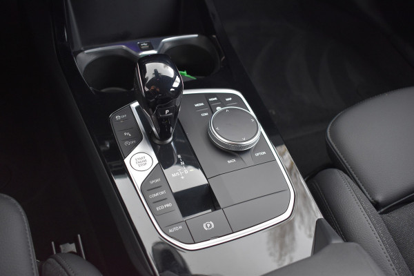 BMW 1-serie 118i Sport Line 1.5 100kW Automaat/Navigatie/carplay/stoelverwarming/btw auto