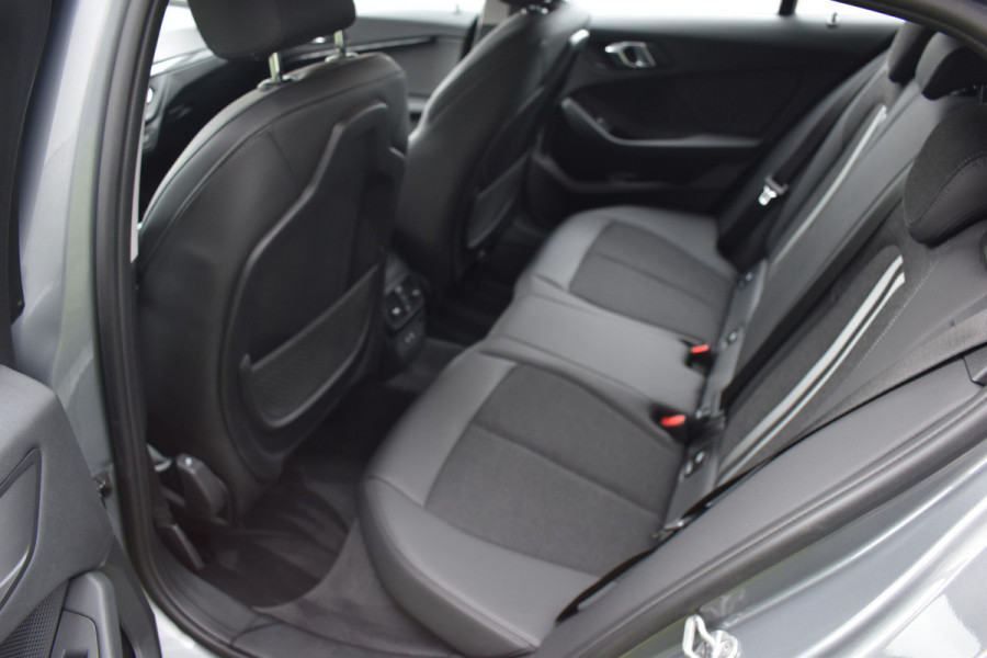 BMW 1-serie 118i Sport Line 1.5 100kW Automaat/Navigatie/carplay/stoelverwarming/btw auto