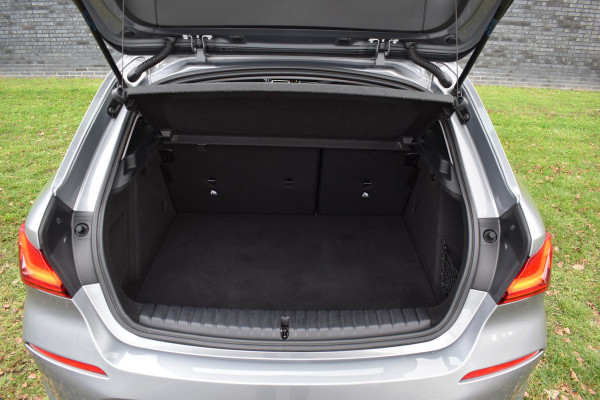 BMW 1-serie 118i Sport Line 1.5 100kW Automaat/Navigatie/carplay/stoelverwarming/btw auto