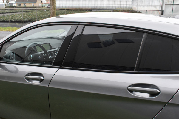 BMW 1-serie 118i Sport Line 1.5 100kW Automaat/Navigatie/carplay/stoelverwarming/btw auto