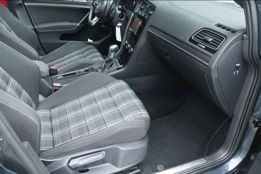Volkswagen Golf 2.0 TDI GTD | PANO / VIRT.COCKPIT / VOL!