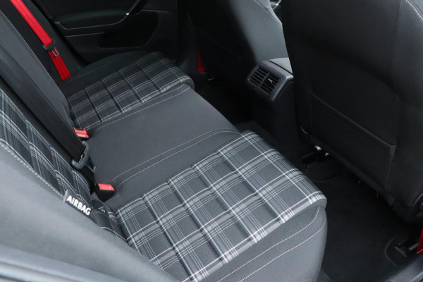 Volkswagen Golf 2.0 TDI GTD | PANO / VIRT.COCKPIT / VOL!