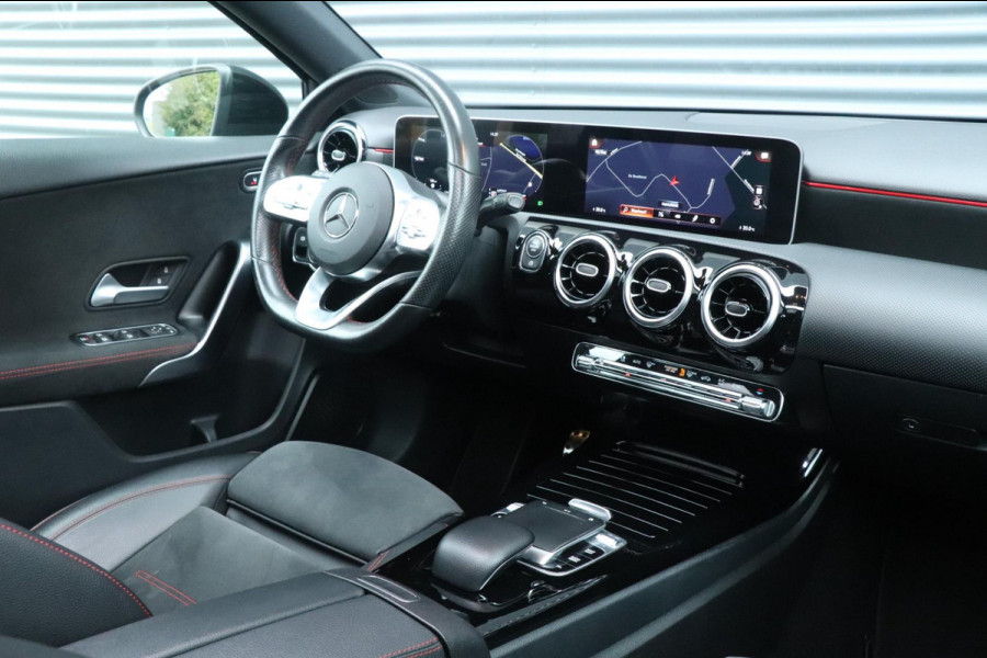 Mercedes-Benz A-Klasse A200 - Night Pakket - AMG - PANO - VOL!