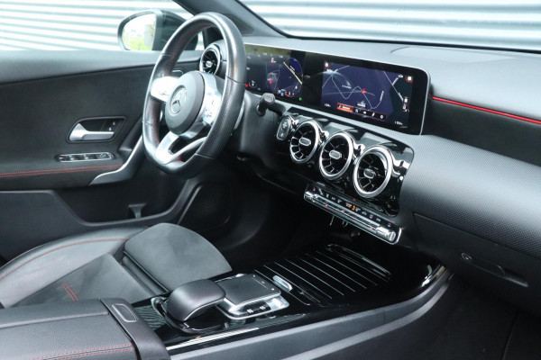 Mercedes-Benz A-Klasse A200 - Night Pakket - AMG - PANO - VOL!