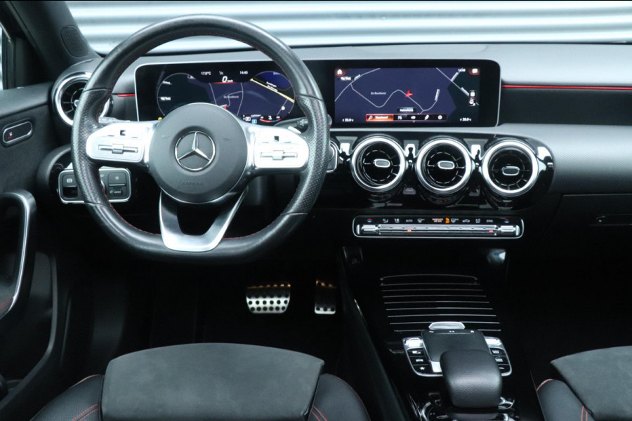 Mercedes-Benz A-Klasse A200 - Night Pakket - AMG - PANO - VOL!