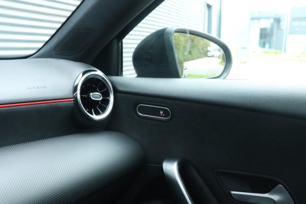 Mercedes-Benz A-Klasse A200 - Night Pakket - AMG - PANO - VOL!