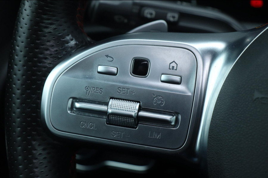 Mercedes-Benz A-Klasse A200 - Night Pakket - AMG - PANO - VOL!