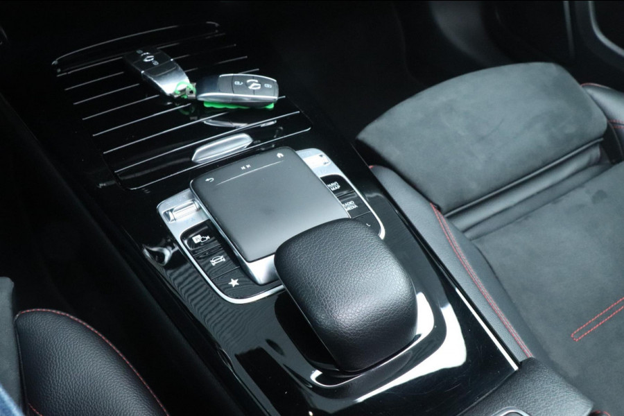 Mercedes-Benz A-Klasse A200 - Night Pakket - AMG - PANO - VOL!