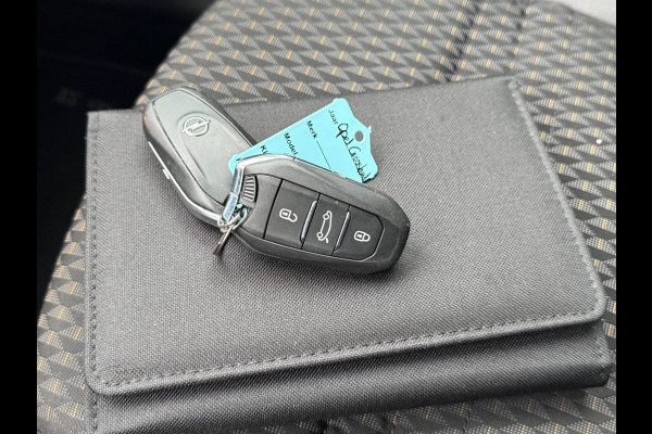 Opel Crossland X BWJ 2019 1.2T 111 PK Innovation | TREKHAAK | CLIMA | HEAD UP | NAVI | PDC | CARPLAY | WINTERPAKKET | PRIVACY GLASS |