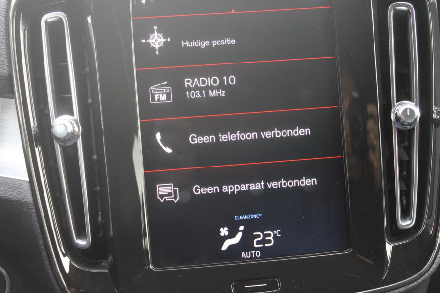 Volvo XC40 T3 163PK automaat Momentum Pro / Climate Control/ Cruise control/ elektrische achterklep/ Bluetooth/ Apple carplay/ Drive mode/ Parkeersensoren met camera/ Navigatie