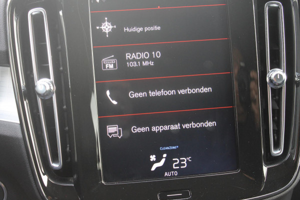 Volvo XC40 T3 163PK automaat Momentum Pro / Climate Control/ Cruise control/ elektrische achterklep/ Bluetooth/ Apple carplay/ Drive mode/ Parkeersensoren met camera/ Navigatie